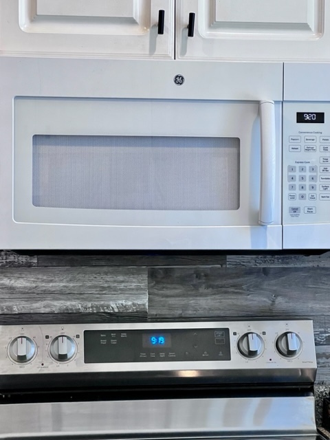 BRAND NEW STOVE WITH WI FI - 860 N Orange Ave