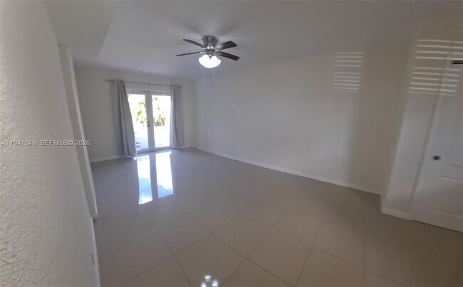 Building Photo - 335 SW 18th Ave