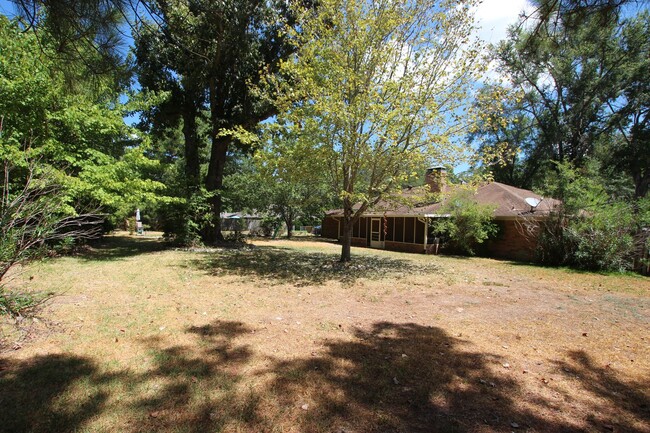 Building Photo - Oversized 4 bedroom 3 bath rental in Tyler...