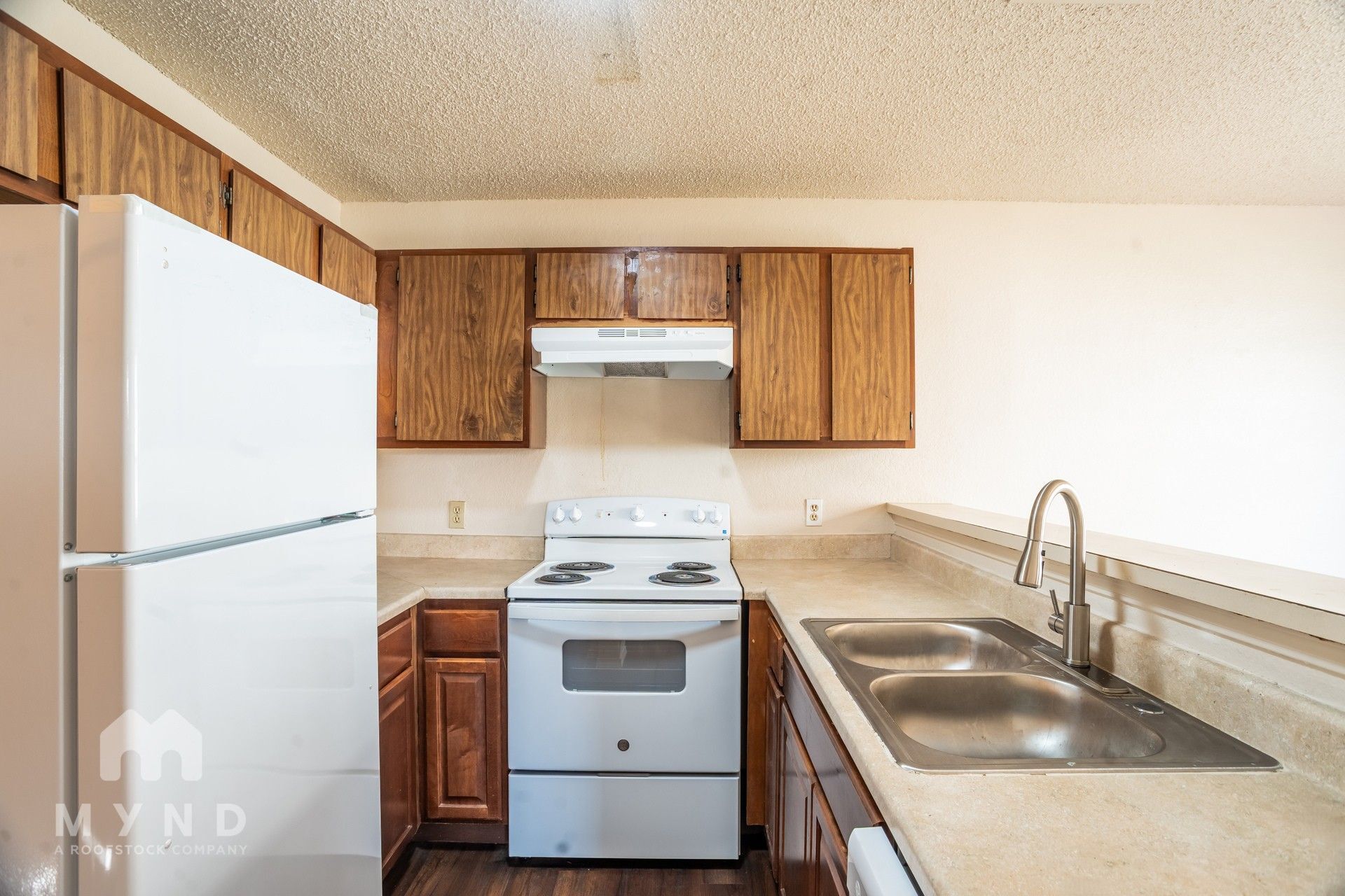 Building Photo - 2214 Creekside Ln