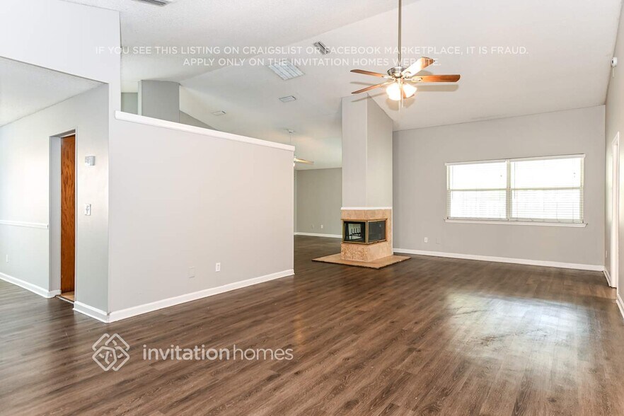 Building Photo - 2139 Lady Di Ln