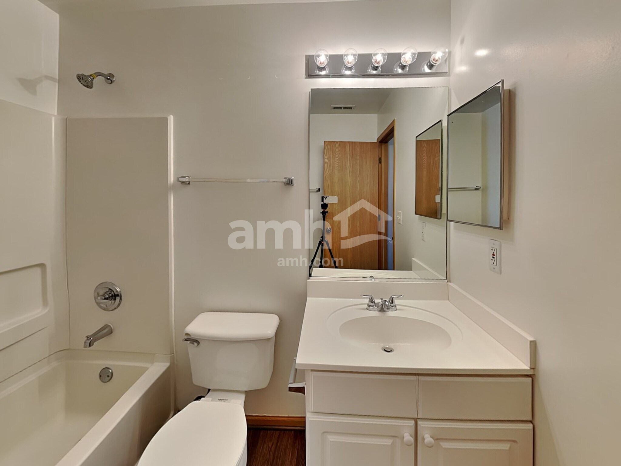 Building Photo - 21343 Earhart Ct
