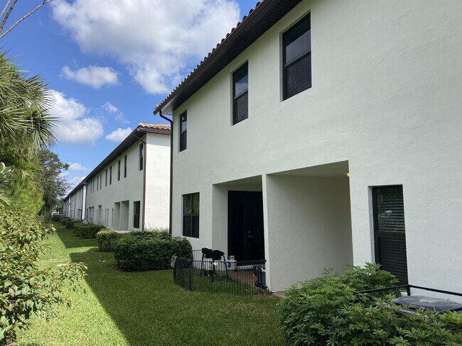 Building Photo - 365 Bella Sol Way