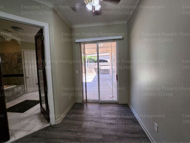 Building Photo - 4 bedroom 3 FULL bath/ 3 CAR Garage.. 2418...