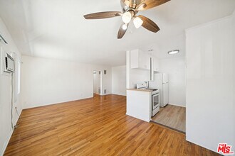 Building Photo - 1027 N Edinburgh Ave