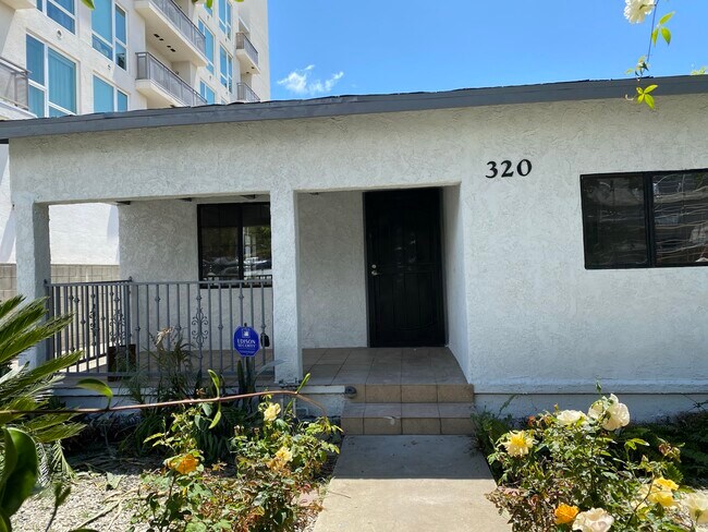 Building Photo - 320 Myrtle St