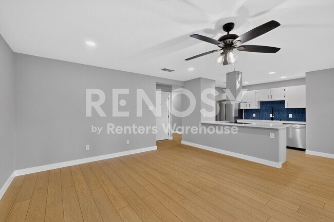 Building Photo - Completely Refreshed Arlington Home