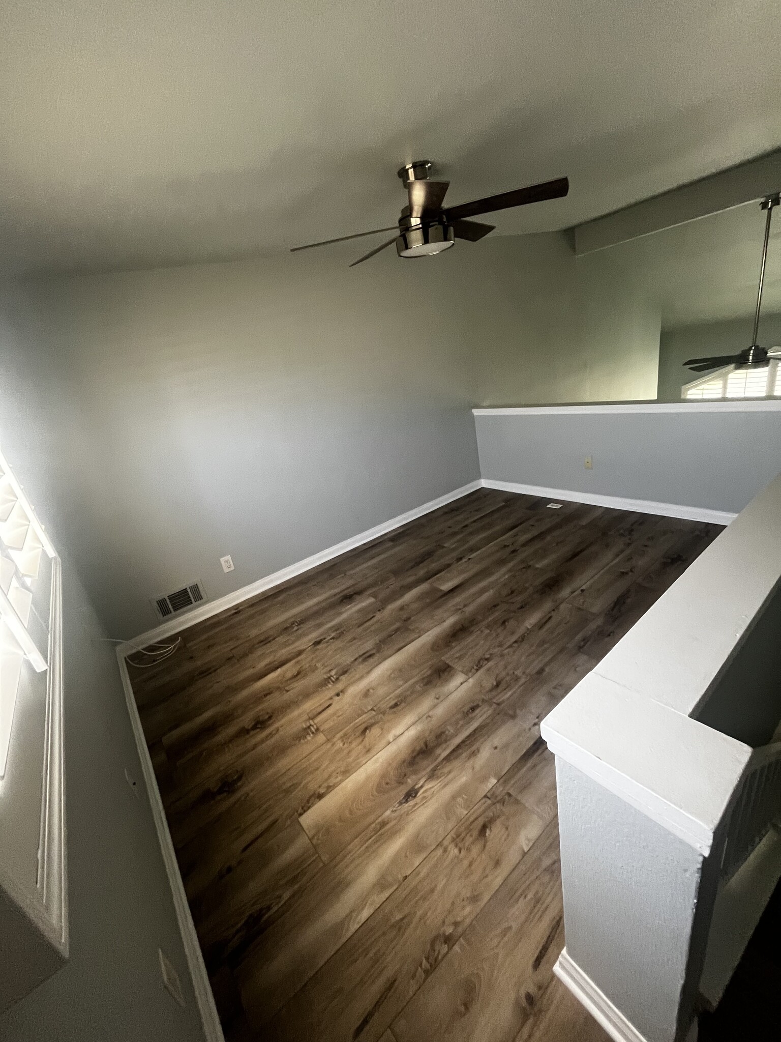 Loft - 5525 Canoga Ave