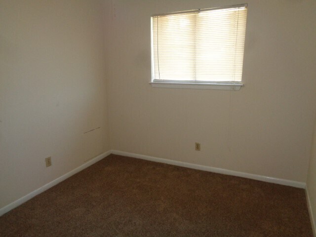 Building Photo - 4358 Queens Retreat Dr