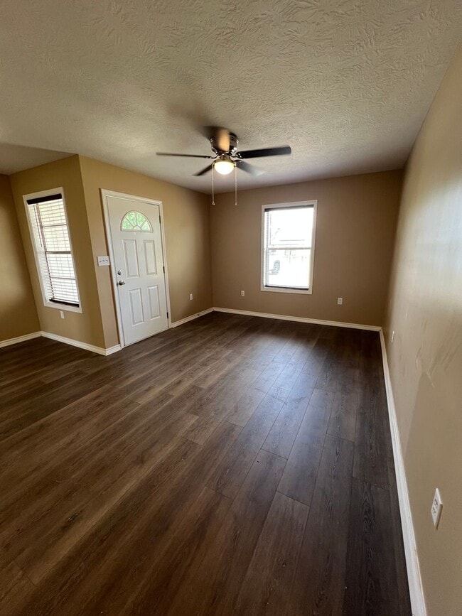 Building Photo - Home for lease