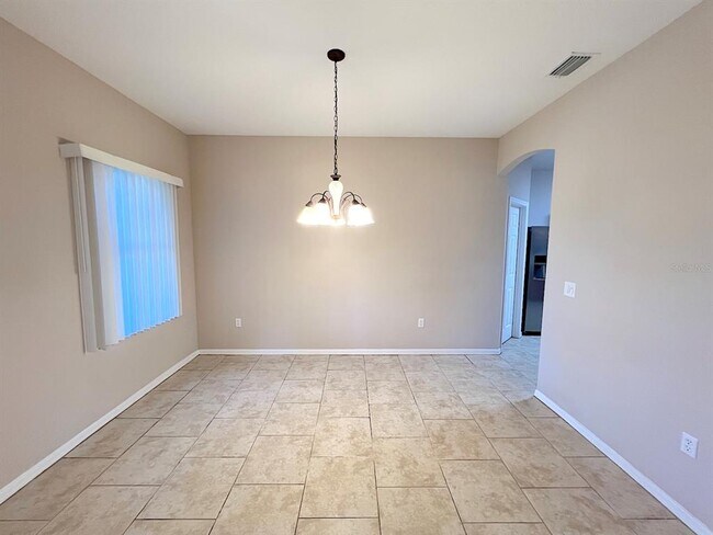 Building Photo - 7 Zither Ct