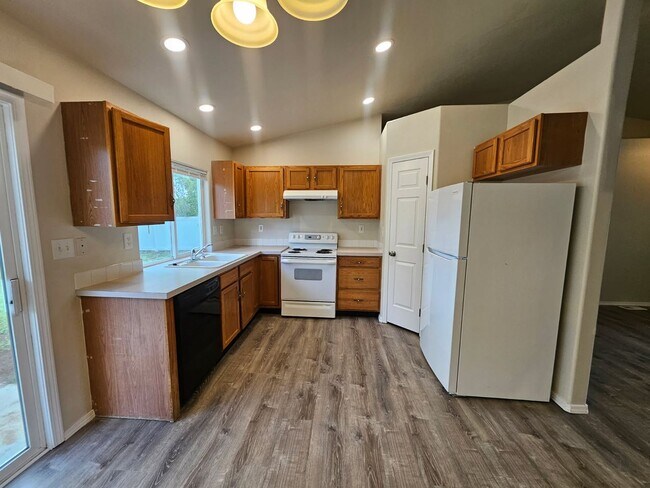 Building Photo - Cute Meridian Home!