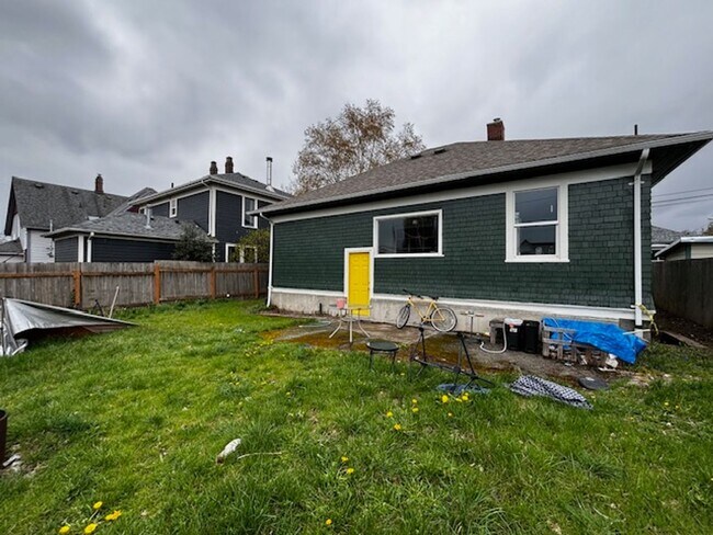 Building Photo - 6 Bedroom Lettered Streets House---Plank F...