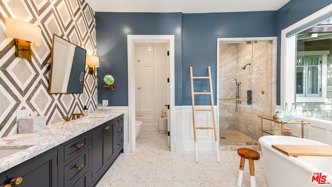 Building Photo - 6815 Dume Dr