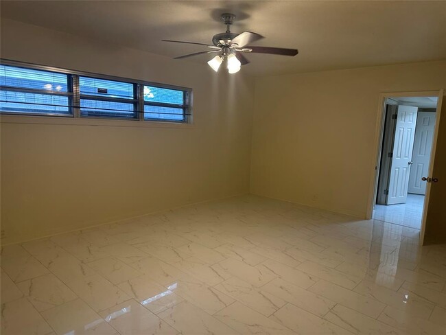 Building Photo - 3611 Broadmead Dr