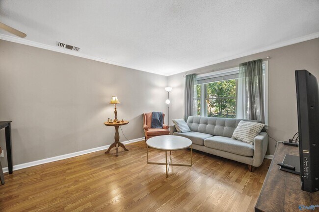 Building Photo - 2134 Greenwood Pl SW