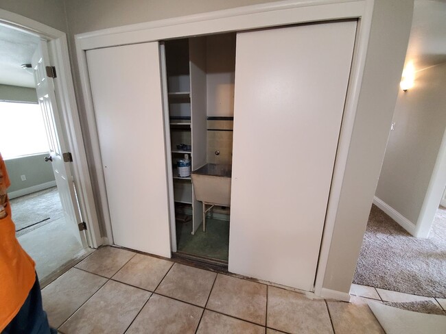 Building Photo - 1415