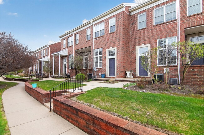 Building Photo - 1930 Lindsay Ln