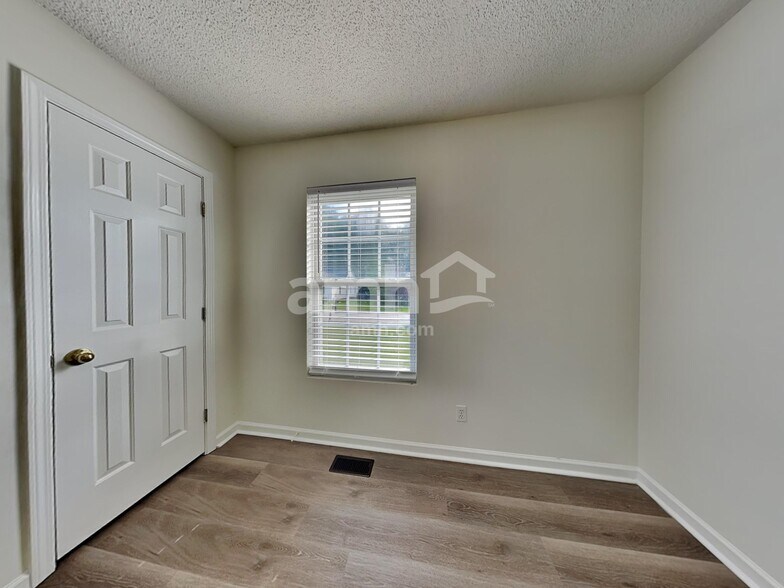 Building Photo - 604 Lake Lennox Dr