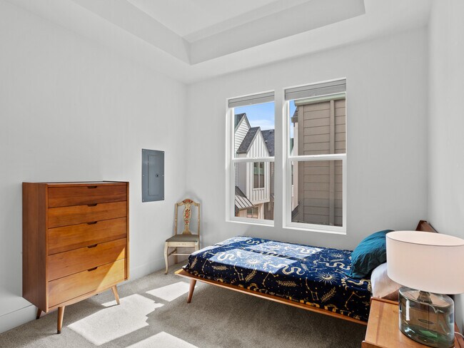 Building Photo - 5271 N Oberlin St