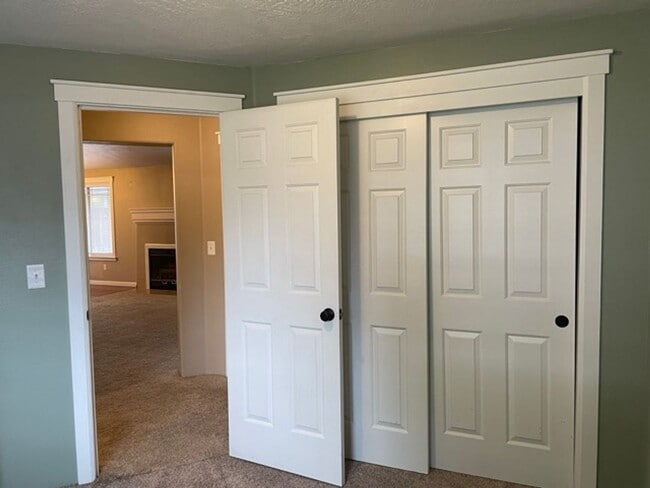 Building Photo - Nice 3 Bedroom 2 Bath home in Central Point