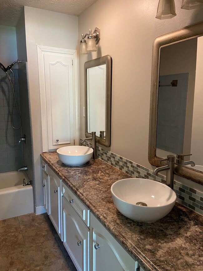 Building Photo - 105 Kimberly Dr