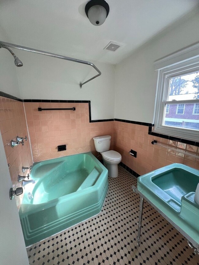 Building Photo - Spacious 4-Bedroom Brick Home with Hardwood Floors and Walk-In Closet