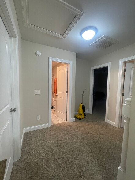 Building Photo - 500 Hillshade Ct