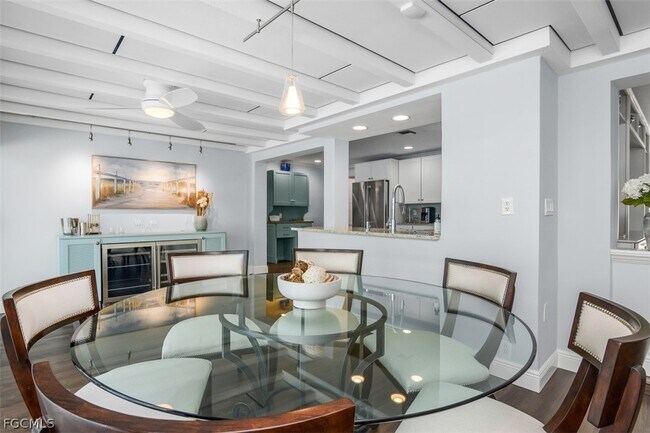 Building Photo - 549 7th Ave N