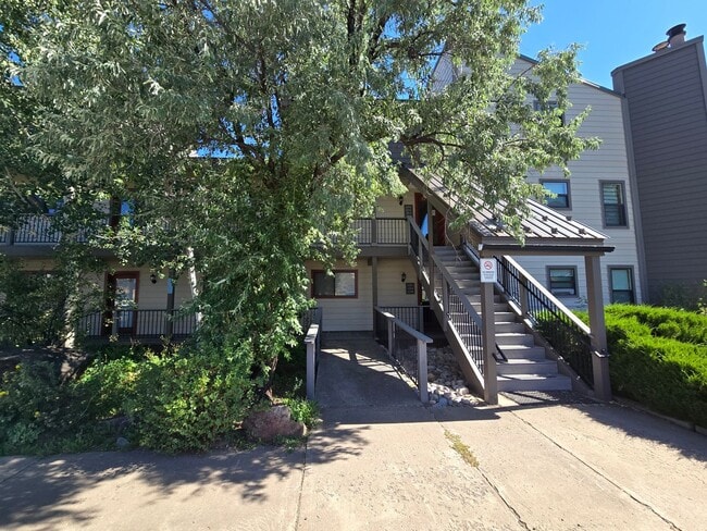 Building Photo - Pinonwood Studio- Month to Month