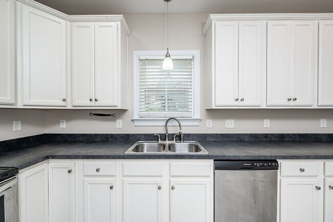 Building Photo - Spacious Home Move In Ready Downtown RVA