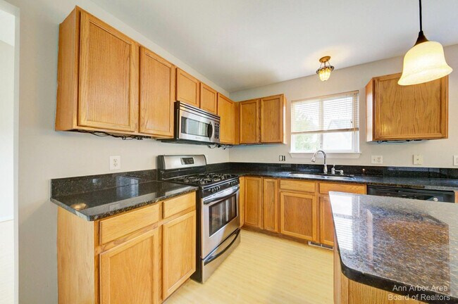 Building Photo - 3127 Dunwoodie Rd