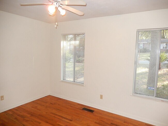 Building Photo - 1802 Salmon Dr