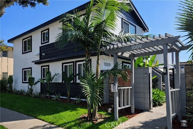 Building Photo - 1009 Valencia St