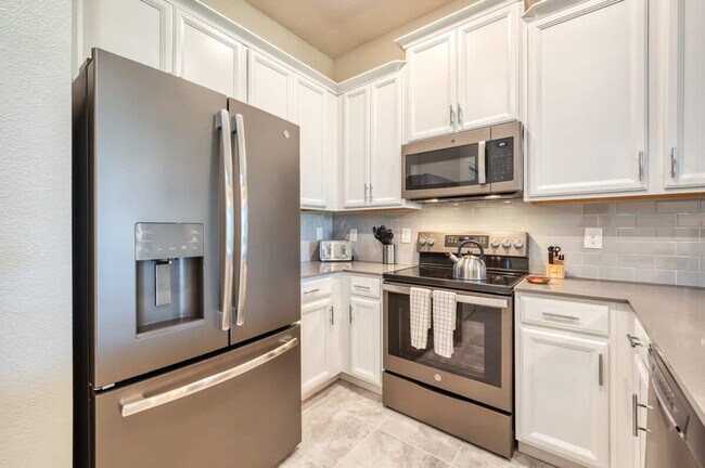Building Photo - 879 Ocean Course Ave
