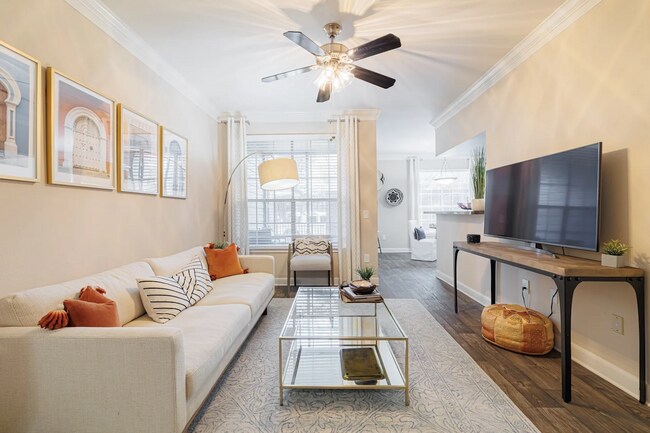 Building Photo - Quiet Luxury Living Just Mins from the Galleria!