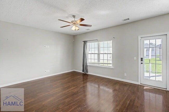 Building Photo - 976 Oak Crest Dr