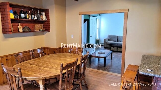 Building Photo - 180 Fourth St.