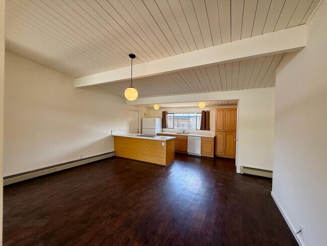 Building Photo - BEAUTIFULLY MAINTAINED EICHLER-STYLE HOME IN DESIRABLE LUCAS VALLEY WITH HOA POOL AND TENNIS COURTS