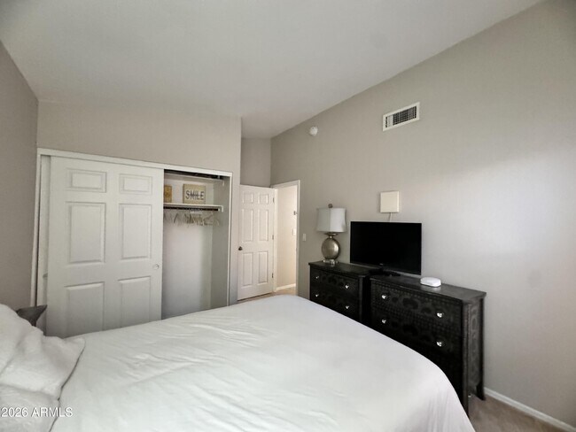 Building Photo - 1461 S Cholla Pl