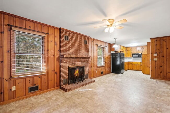 Building Photo - 1024 Hambrick Rd