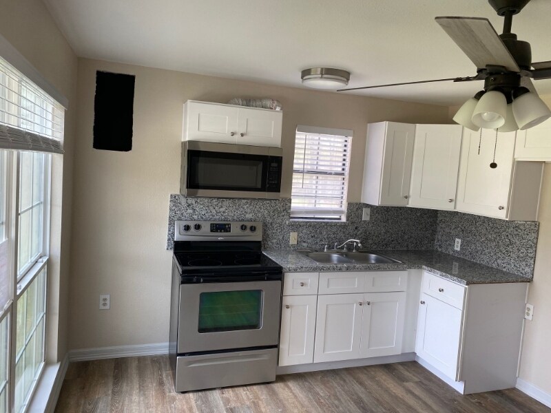 Building Photo - 14369 Twin Lakes Cir