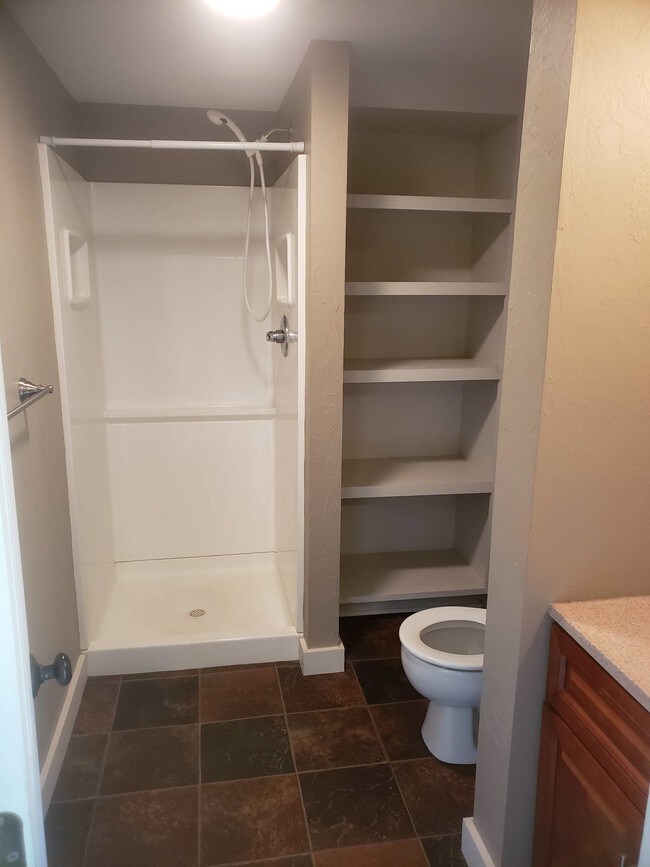 Building Photo - 105 S Barnes St