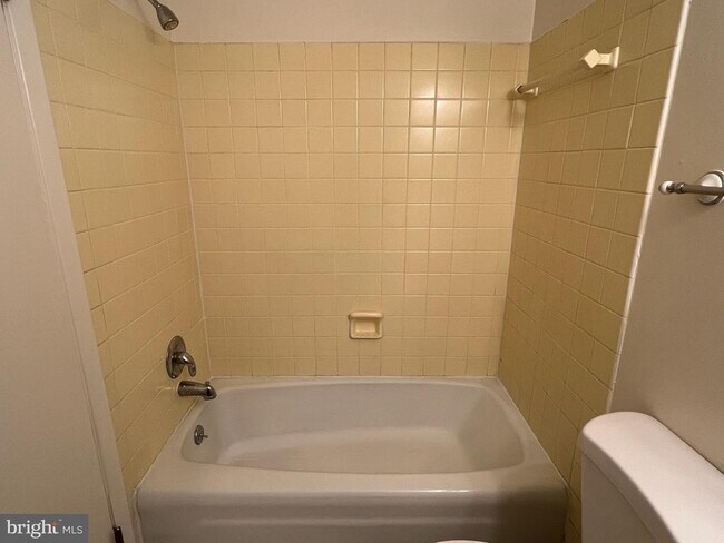 Building Photo - 5566 Burnside Dr