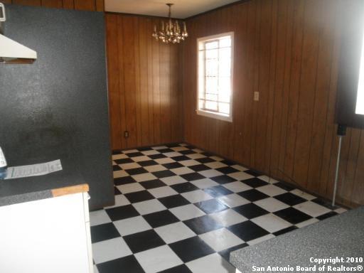 Building Photo - 215 Edna-