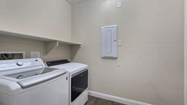 Building Photo - Private Pool in excellent newer neighborhood!