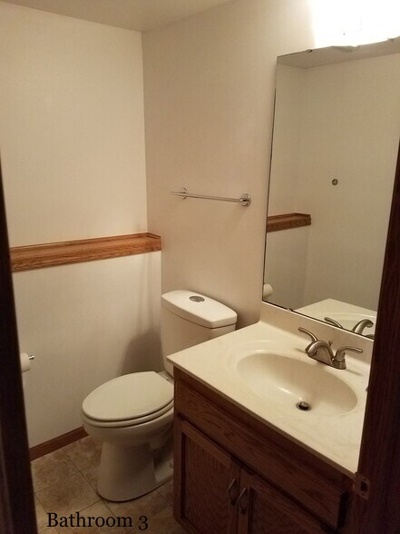 Half bath - 1010 N Gammon Rd