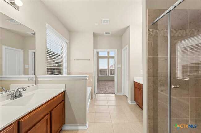 Building Photo - 625 Palmilla St