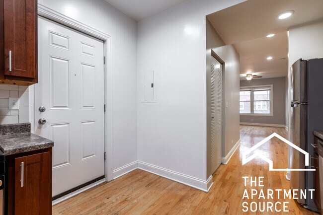 Building Photo - 4502 N Sheridan Rd