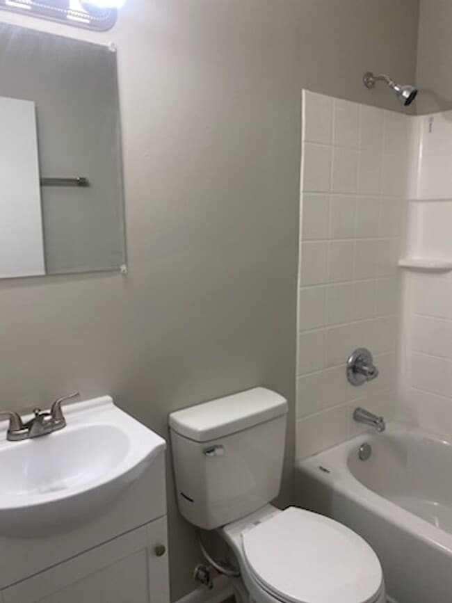 Building Photo - 4112 S Dowfield Dr